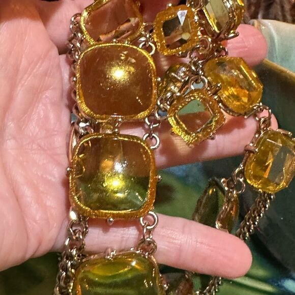 Beautiful Gold Tone & Yellow Crystals Bib Style Statement Necklace + Earrings - Picture 3 of 5